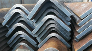 Уголок гнутый